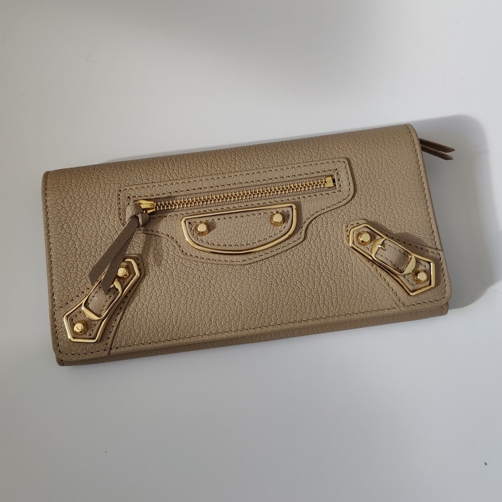 Authentic BALENCIAGA Chevre Gold Metallic Edge Hardware Zip Around Wallet - Picture 4 of 11